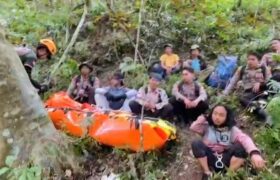 2 Pendaki Gunung Piramid Bondowoso Berhasil Dievakuasi Setelah Operasi SAR Selama 13 Jam