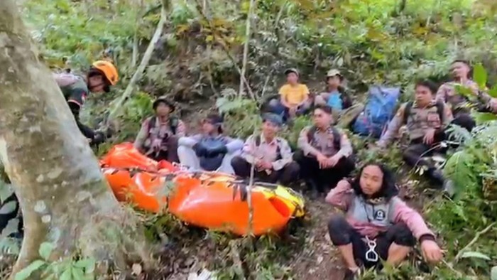 2 Pendaki Gunung Piramid Bondowoso Berhasil Dievakuasi Setelah Operasi SAR Selama 13 Jam