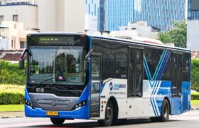 Dua Bus TransJakarta Terlibat Kecelakaan di Pancoran, Penumpang Dievakuasi ke Halte Tegal Parang